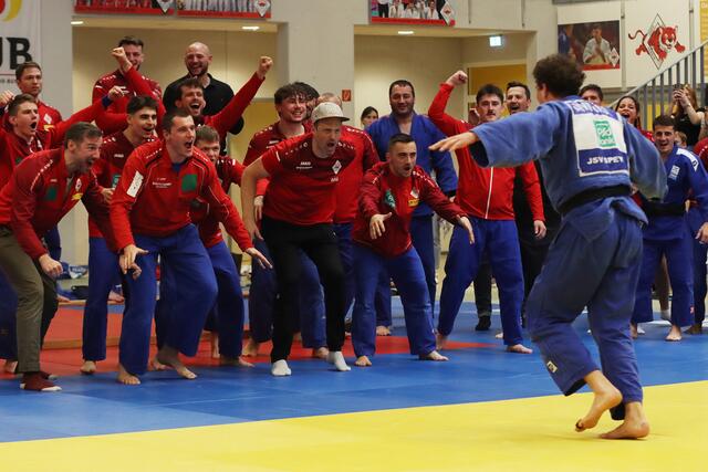 Freude beim JSV, als David Riedl volles Risiko geht - und den Kampf für sich entscheidet | Foto: JSV Speyer
