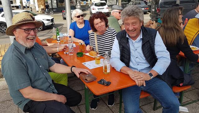 Frohgelaunte Gäste überall | Foto: Urheber: W. Schmidhuber