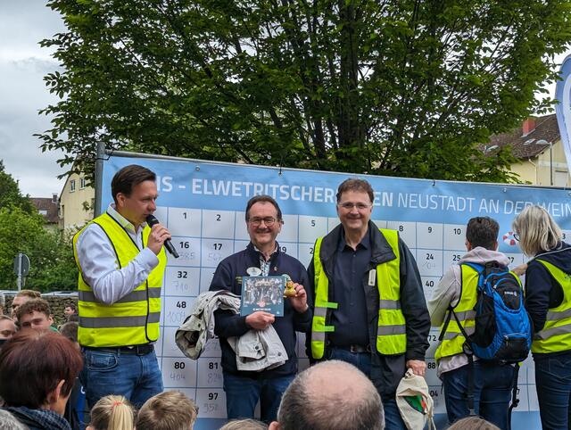Moderator Christian Hormuth, Lions-Distrikt-Governor Armin Dönnhoff und Lions-Präsident Michael Landgraf | Foto: Michael Landgraf