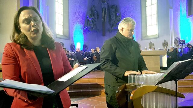 Sopranistin Andrea Stadel aus Lübeck und Sascha Reckert am Glasharmonika | Foto: Urheber: W. Schmidhuber