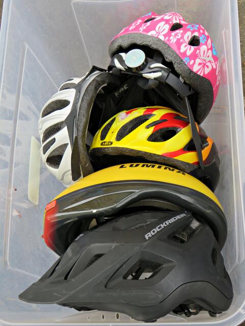 Helm vergessen? Kein Problem. | Foto: Brigitte Melder