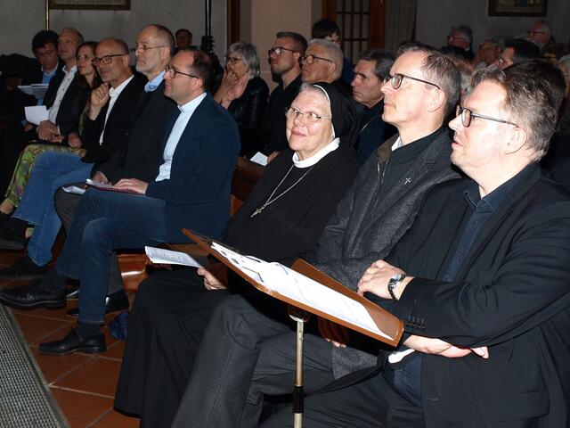 Kirchenvertreter in der ersten Reihe mit Markus Zepp (re). | Foto: Urheber: W. Schmidhuber