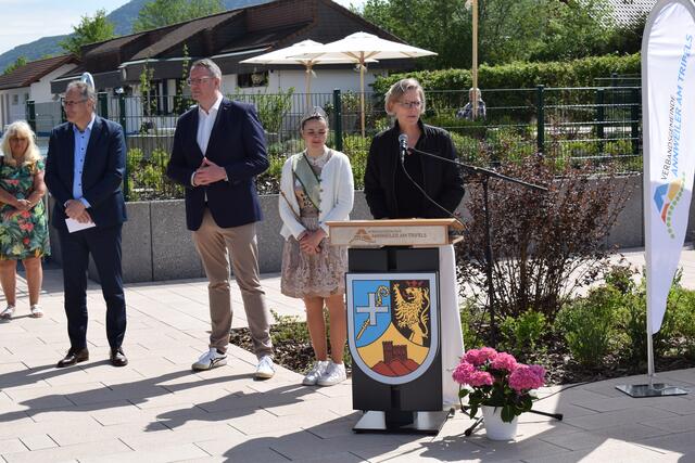 Staatssekretärin Simone Schneider freut sich über das gelungene Trifelsbad | Foto: Bender