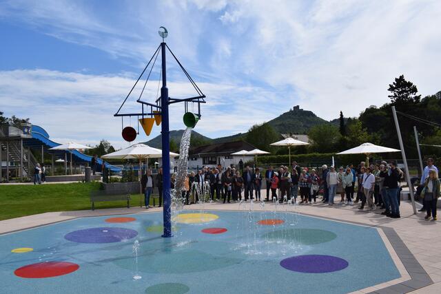 Bürgerinnen und Bürger stimmten im Vorfeld für die Gestaltung des Bodens ab | Foto: Bender