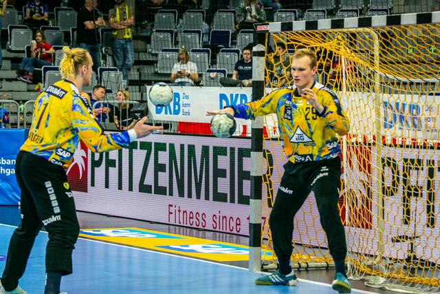 Mikael Appelgren und David Späth bei warmmachen  | Foto: Wolfgang Neuberth