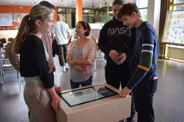 Die Ausstellung sorgt für Gesprächsstoff | Foto: B. Bender