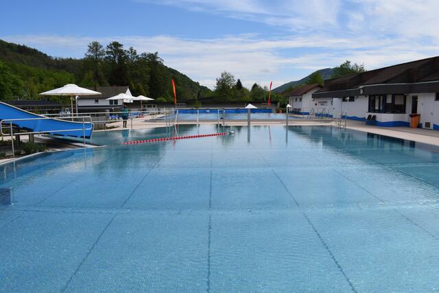 Schwimmerbecken aus Edelstahl | Foto: Bender