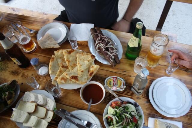 In einer Autobahn-Raststätte - mit Getränken | Foto: © www.jowapress.de