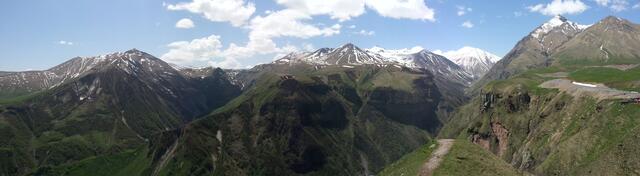 Blick in die Landschaft bei Gudauri | Foto: © www.jowapress.de