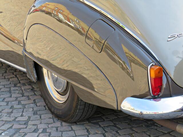 So blank poliert: Spiegelung vom Industriehof | Foto: Brigitte Melder