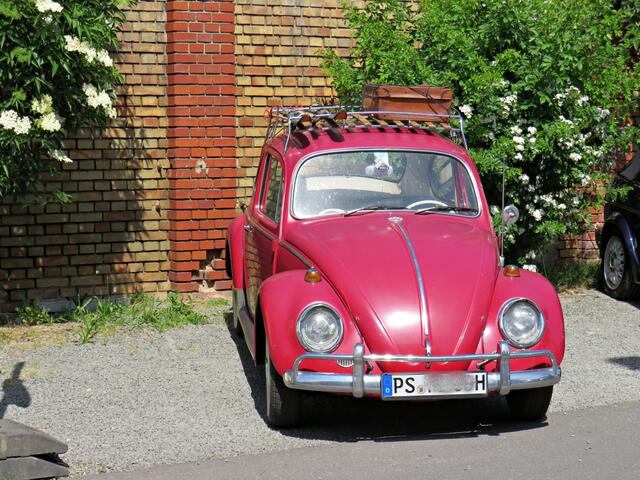 Impressionen: VW Käfer mit Koffer und Skiausrüstung | Foto: Brigitte Melder