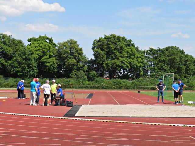 Vorbereitungen am Weitsprung | Foto: Brigitte Melder