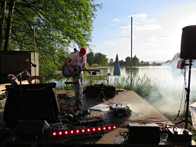 Julian Thome am Niederwiesenweiher | Foto: Brigitte Melder