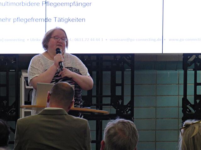 Frau Dr. Karin Webert als Referntin | Foto: Brigitte Melder