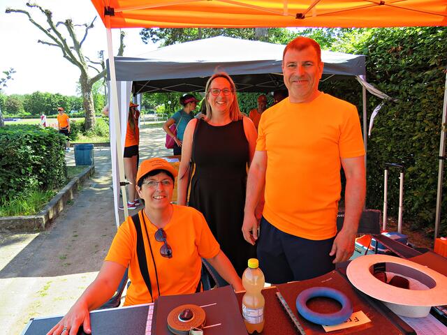 Man ist richtig geblendet von dem Orange und Bianca Staßen in der Mitte | Foto: Brigitte Melder