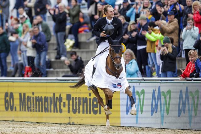 Der Sieger der Badenia Richard Vogel auf Cydelle | Foto:  (Foto: Stefan Lafrentz)