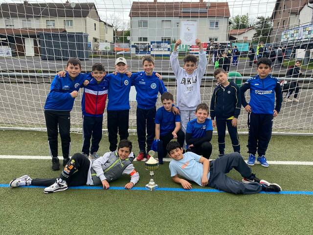 Die Meister im Schulfußball: Die Kicker der Grundschule Enkenbach-Alsenborn | Foto: Horst Cherdron