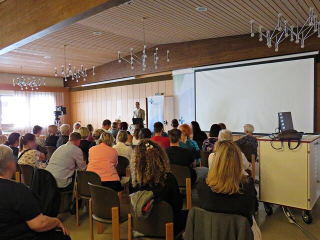 Blick in die Aula | Foto: Brigitte Melder