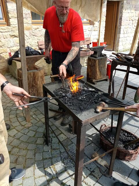 Aus dem Eisen im Feuer ... | Foto: Foto: Anja Stemler