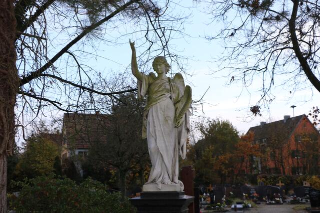 Blick in den winterlichen Friedhof | Foto: Heike Schwitalla