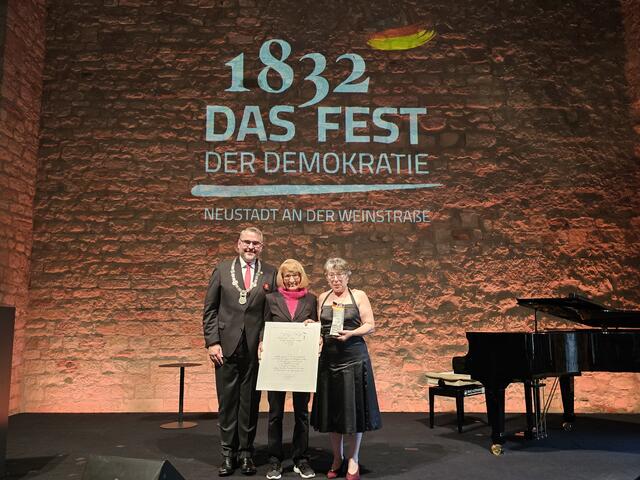 Johann-Philipp-Abresch-Preis an den Verein für Bildung und Integration | Foto: Michael Landgraf