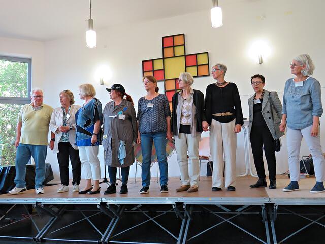 Jede Dame und der Herr stellten sich vor | Foto: Brigitte Melder