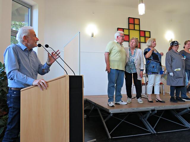 Herr Hasenstab lobte die Gruppe, worüber sie sich sehr freuten | Foto: Brigitte Melder