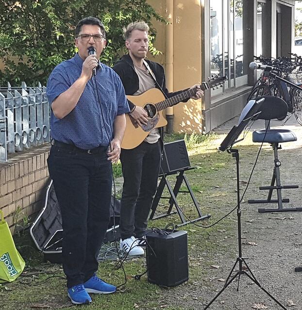Bürgermeister Frank Werner aus der Hecker-Gemeinde mit dem Heckerlied | Foto: Urheber: W. Schmidhuber