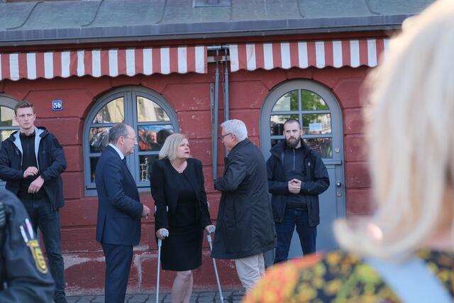 Zur Mahnwache reisten auch Bundesinnenministerin Nancy Faeser und der stellvertretende Ministerpräsident und Innenminister des Landes Baden-Württemberg, Thomas Strobl an | Foto: Jessica Bader