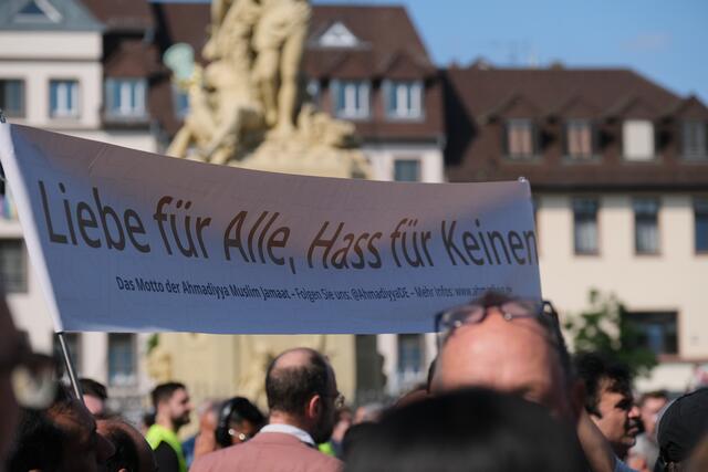 Die Veranstaltung auf dem Marktplatz setzte ein Zeichen für Frieden und Zusammenhalt | Foto: Jessica Bader