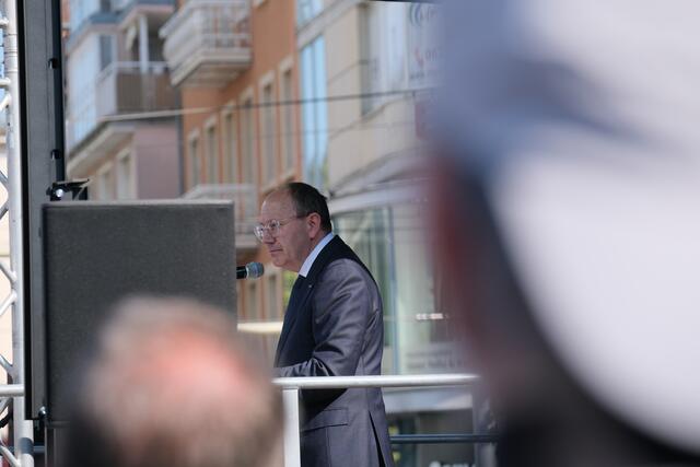 In seiner Rede machte Oberbürgermeister Christian Specht, dass Mannheim sich durch eine solche Tat nicht spalten lässt | Foto: Jessica Bader