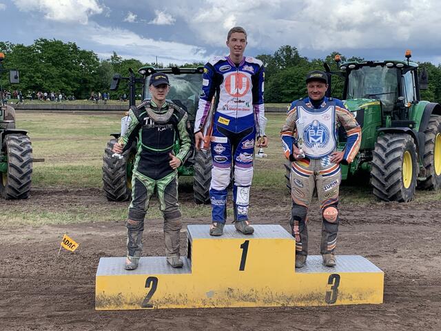 Tim Widera (links) aus Insheim stand in Altrip als Zweiter auf dem Podium | Foto: Michael Sonnick