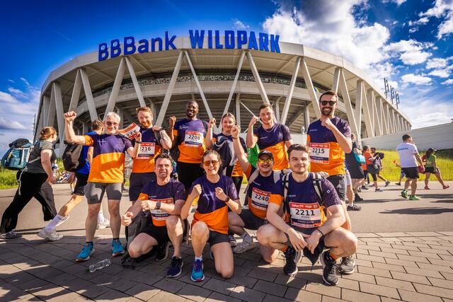 Die Kulisse des KSC-Stadions war begehrte Kulisse für die Läuferinnen und Läufer | Foto: Stephan Schütze/B2Run