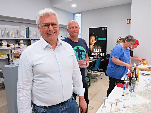 Vom Förderkreis der Stadtbibliothek Ludwigshafen e.V. sorgten diese nette Menschen für das leibliche Wohlergehen | Foto: Brigitte Melder