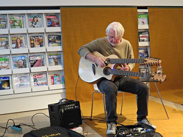 Ein wahrer Gitarrengott: Claus Boesser-Ferrari | Foto: Brigitte Melder