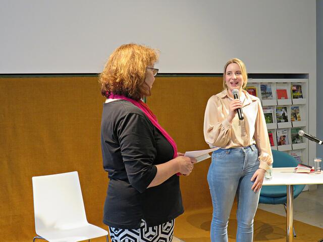 Begrüßung durch Tabea Krämer | Foto: Brigitte Melder