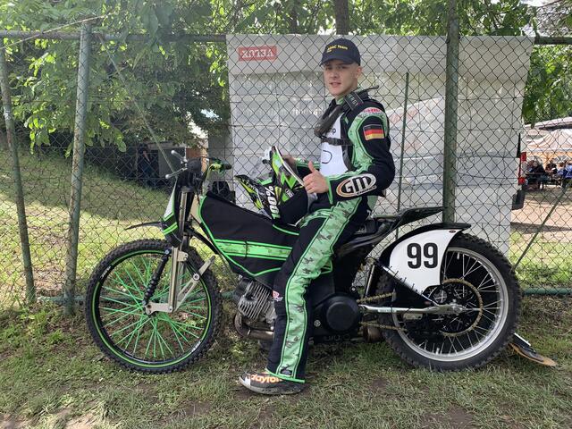 Tim Widera vor dem Start beim Sandbahnrennen in Altrip | Foto: Michael Sonnick