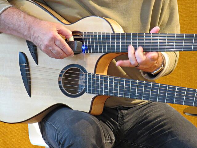 Außergewöhnliche Gitarre | Foto: Brigitte Melder
