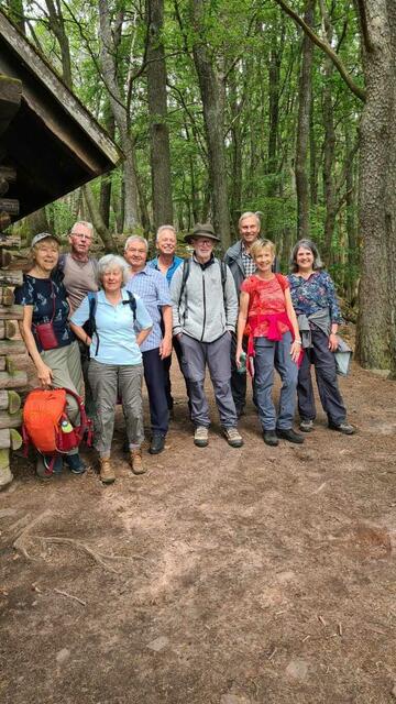 Gruppenbild an Hütte | Foto: Ich