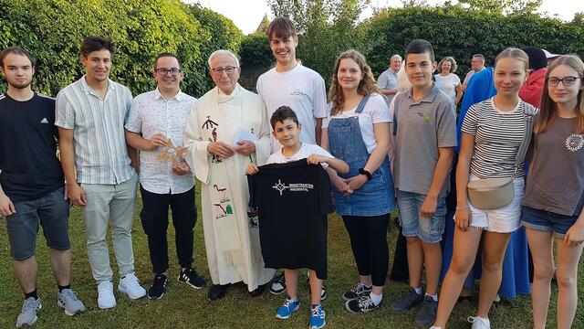 Spendenübergabe der Ministranten | Foto: Urheber: W. Schmidhuber
