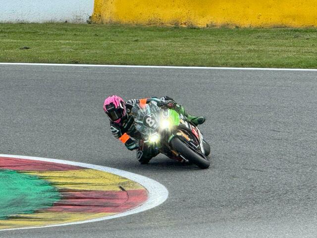 Ein Achtungserfolg für das Team Bolliger aus der Schweiz mit der Kawasaki #8.  | Foto: Pascal Kurz
