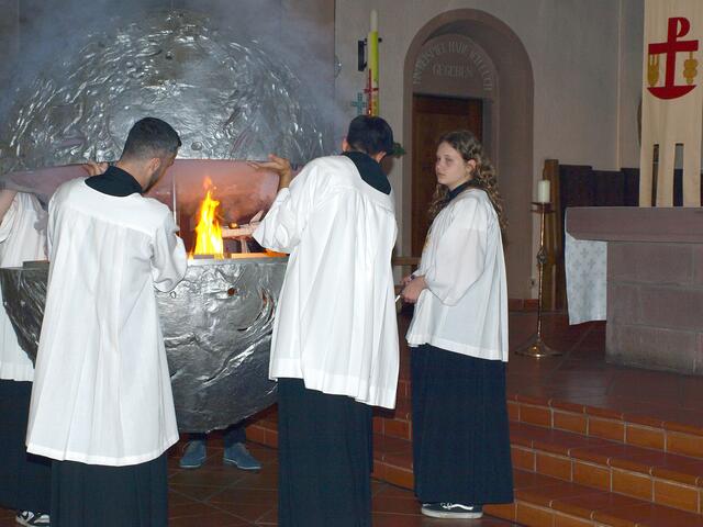 Vorbereitungen für das Weihrauchfass | Foto: Urheber: W. Schmidhuber