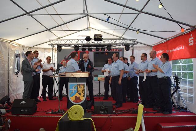 . . . und bejubelt . . . | Foto: Bender