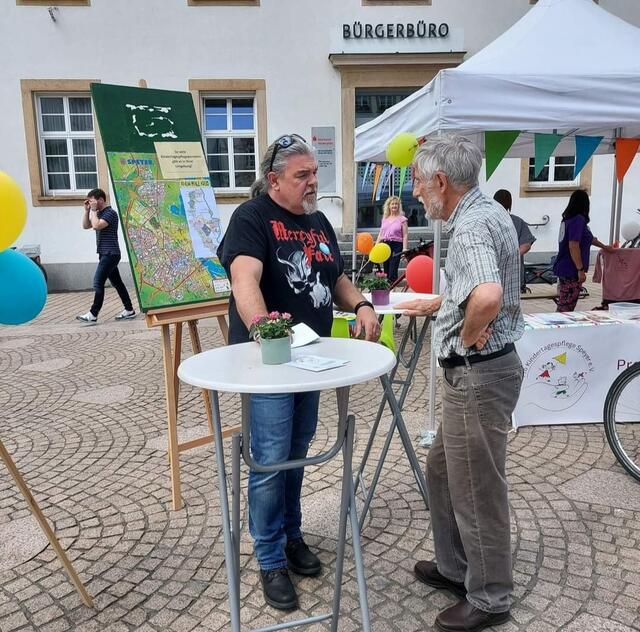 Austausch zwischen Tagesvater und Referent | Foto: Rosemarie Keller-Mehlem