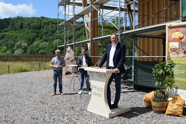 Minister Alexander Schweitzer | Foto: B. Bender