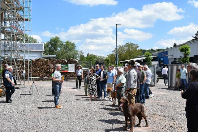 Informationsrundgang mit Harald Düx | Foto: B. Bender