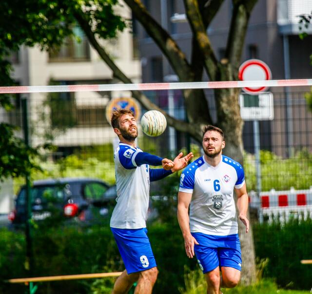 Nick Trinemeier beim Zuspiel Marcel Stoklasa | Foto: Wolfgang Neuberth