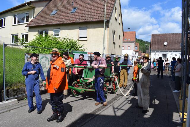 zu Fuß unterwegs und gut gelaunt | Foto: Bender