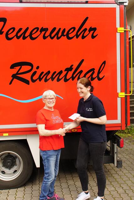 Else Schäfer überreichte die Spende vom SPD Ortsverein Rinnthal. | Foto: C. Daußmann
