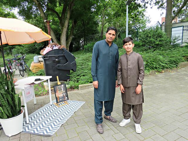 Sie kamen in pakistanischer Tracht, denn heute feiern sie Beiram | Foto: Brigitte Melder